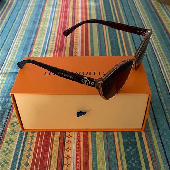 Louis Vuitton Sunglasses - Picture 2 of 3